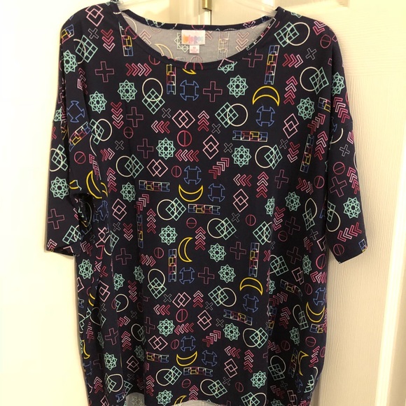 Geometric shape Lularoe Irma Size Medium - Picture 1 of 5